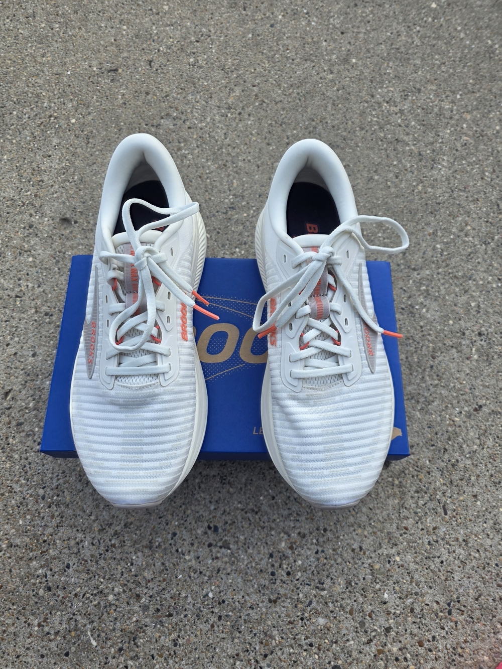Brooks Women's Revel Max Sneaker Women 10 - Picture 4 of 15
